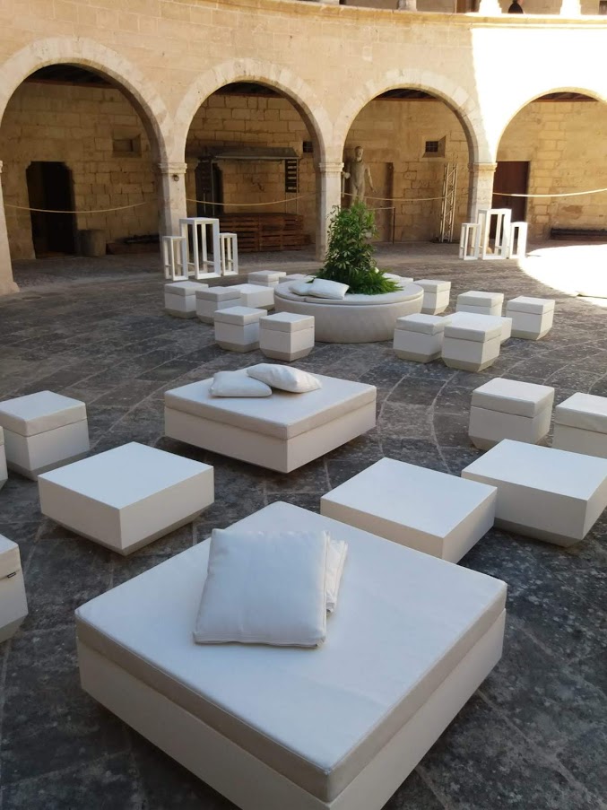 Zonas chill out en eventos: ideas y mobiliario imprescindible